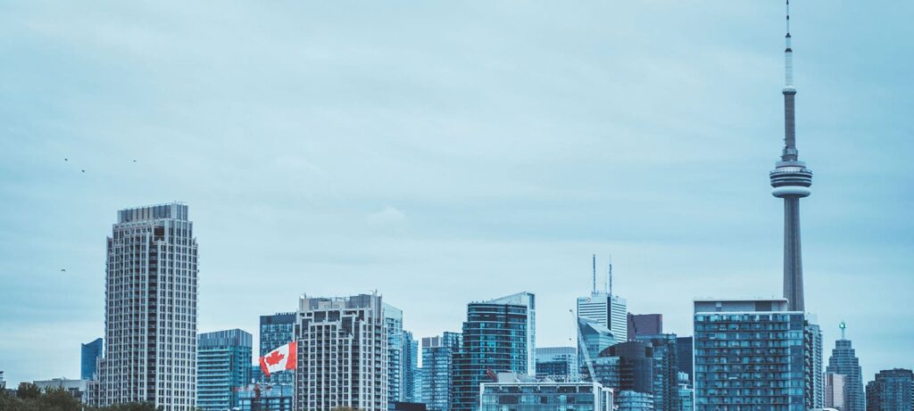 How Much Money Can You Take with You When Migrating from the UAE to Canada